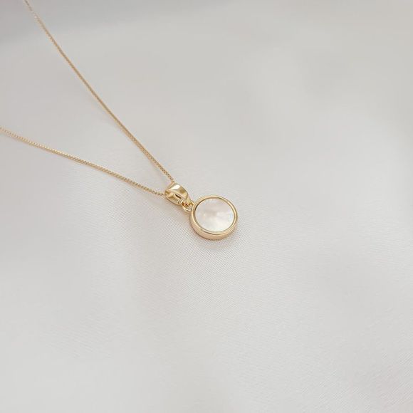 Gold Filled Box Chain Pearl Shell Medallion Pendant Necklace - Picture 4 of 5